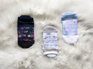 2 Floral Design Socks - Strideline ( text )